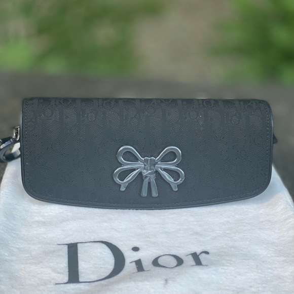 💯% Authentic Christian Dior wallet on Chain - Picture 2 of 16